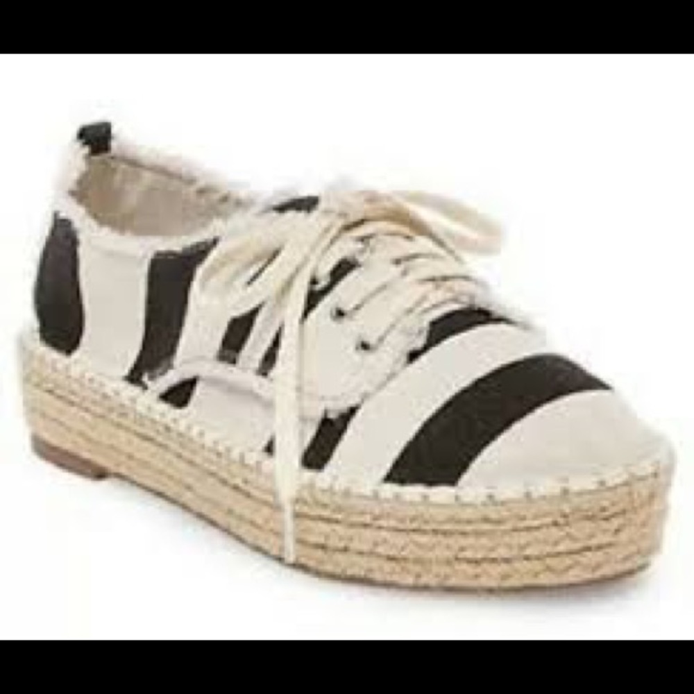 DV by Dolce Vita Sneakers - Picture 4 of 5